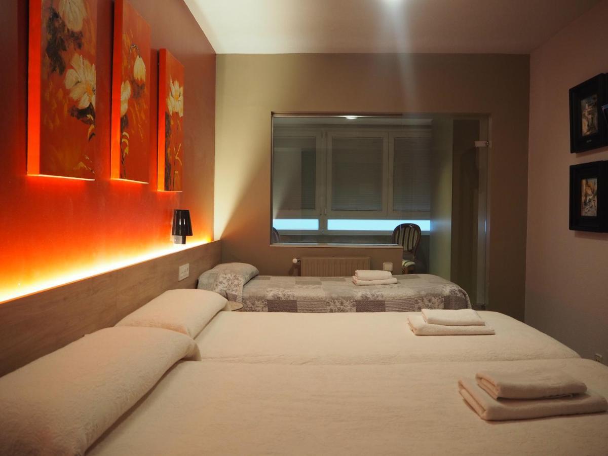 Hostal Acella Παμπλόνα Εξωτερικό φωτογραφία A room at a love hotel in Tokyo