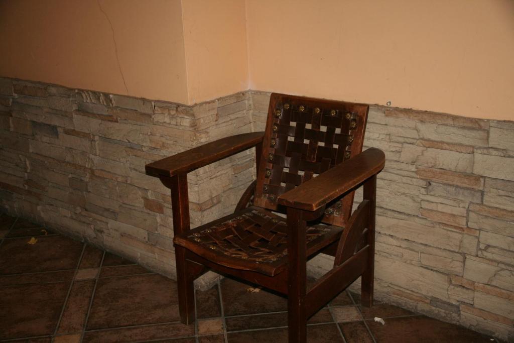 Hostal Acella Παμπλόνα Εξωτερικό φωτογραφία The chair used by the victims