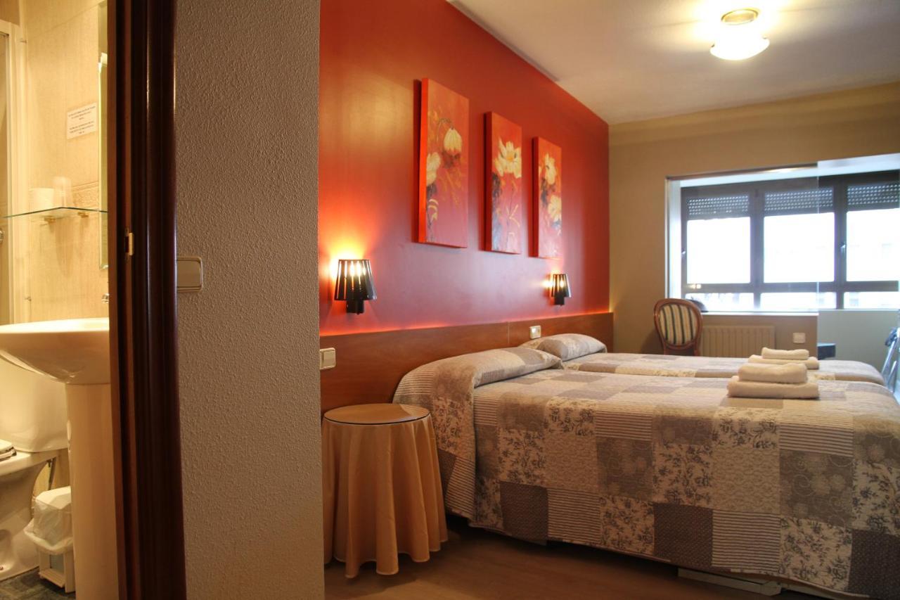 Hostal Acella Παμπλόνα Εξωτερικό φωτογραφία A room at the hotel